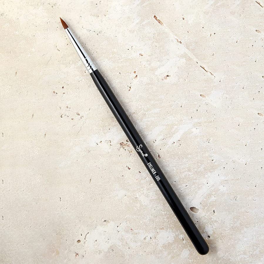 Sigma Beauty E05 Eye Liner Brush – Thin Eyeliner Brush with a Fine, Tapered Tip for Precise Application of Gel or Liquid E...